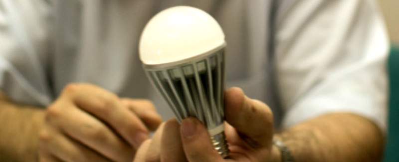 la-lampadina-di-Benito-Muros