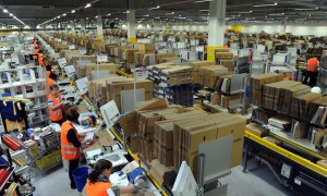 Amazon, apre nuovo centro e assume 1.200 persone. Delrio: “Inviterei i loro manager alla direzione Pd”