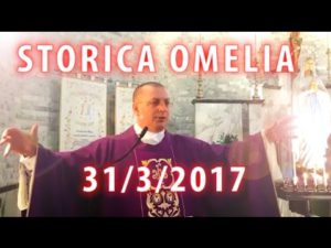 Palermo, il vescovo allontana il parroco. Messa show del prete ribelle, live sui social