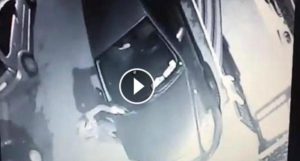 LA MAFIA DI AVOLA MINACCIA IL M5S: INCENDIATA AUTO CANDIDATO M5S / VIDEO