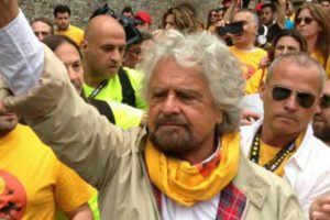L’intervista esclusiva a Beppe Grillo. Il leader del M5S parla di Crocetta che è “come De Luca in Campania”,