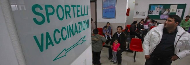 Vaccini, 130 famiglie altoatesine chiedono ‘asilo’ in Austria. “Non avveleneremo i nostri bambini”