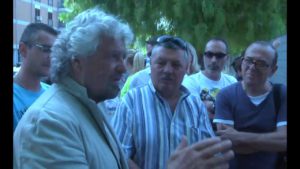 Beppe Grillo con i Cittadini al quartiere Tamburi, vicino l’Ilva a Taranto
