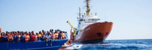 Migranti, L’ammiraglio Libico accusa le ONG: ” Abbiamo rilevato chiamate con i barconi mezz’ora prima del loro arrivo”