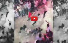 Il sito del quotidiano spagnolo pubblica le immagini delle telecamere di sorveglianza: Lloret de Mar, ragazzo italiano pestato a morte in discoteca – IL VIDEO