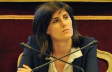 Chiara Appendino indagata per falso in atto pubblico. Di Maio: ‘M5s sotto attacco’. Fassino: ‘Governare è difficile’