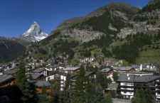 Albinen, il Paese svizzero che lotta contro lo spopolamento: “Chi viene a vivere qui sarà pagato”