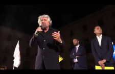 Beppe Grillo, com’è cambiata la Sicilia dalla sua traversata a nuoto dello Stretto? E com’è cambiato il movimento da quel 10 ottobre 2012?
