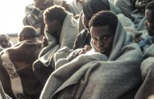 Migranti, Libia, ancora tragedie in mare: strage al largo della Libia. “Cadaveri dilaniati dagli squali”
