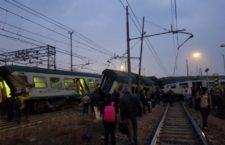 Pioltello, deraglia il treno dei pendolari: tre morti e 100 feriti, 10 sono gravi