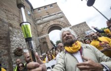 Beppe Grillo “Reddito universale per tutti!” [VIDEO]