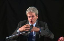 Gentiloni choc: “L’Italia ora ha bisogno dell’arrivo dei migranti” [VIDEO]