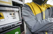 Benzina sopra i 2 euro e i benzinai scioperano per le fatture elettroniche! Perché il prezzo sta salendo