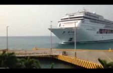 Una nave MSC si è scontrata contro il molo di Roatán nel mar dei Caraibi [VIDEO]