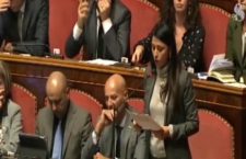 Bagarre al Senato. Migranti, Maiorino (M5s): troppi richiedenti asilo, colpa di Renzi ha svenduto l’italia per 80 denari
