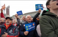 Sì Tav, migliaia in piazza a Torino: “Siamo maggioranza silenziosa”. Fassino: “Segno del malessere della città”