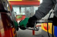 ‘Benzina in autostrada a 2,2 euro’, Codacons prepara esposto