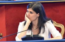 Chiara Appendino sindaca di Torino durante la presentazione in consiglio comunale della candidatura di Torino alle olimpiadi del 2026 presso Palazzo Civico, Torino, 2 luglio 2018 ANSA/ ALESSANDRO DI MARCO
