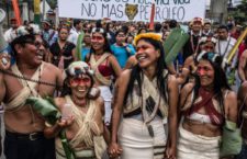 Gli indigeni Waorani vincono contro i petrolieri: salvi 200mila ettari di Amazzonia dalle trivelle