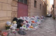 Oltre dieci tonnellate di rifiuti in strada: a Palermo è emergenza
