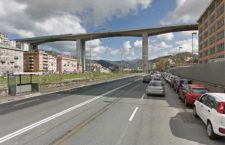 Genova, cadono calcinacci da viadotto Bisagno. I residenti: “La lezione del Morandi non è bastata?”