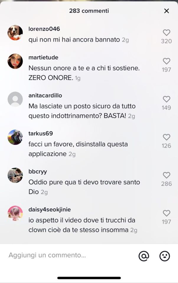 Gli adolescenti si ribellano a Salvini su Tik Tok: “Vattene, questo non è posto per te”
