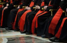 Vaticano,compravano palazzi con i soldi per i poveri: scandalo da 650 mln di €