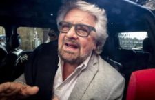 Coronavirus, la proposta di Beppe Grillo dal suo blog: “Ora un reddito di base universale per tutti”