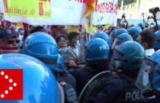Coronavirus, protesta accesa sotto la Regione Lombardia: manifestanti chiedono commissariamento