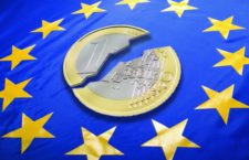 Ufficiale, l’euro fa schifo: ora lo dice pure l’Europa (ma l’Italia resta schiava)