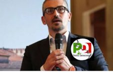 Mantova, sindaco indagato per favori sessuali in cambio fondi. Lui: “Tutto falso”