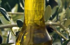 Olio greco venduto come extravergine toscano: 31 indagati fra produttori e rivenditori