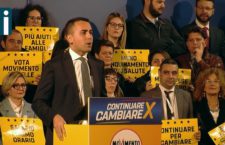 Bagno di folla per Di Maio, Avellino risponde in massa all’appello al voto del vicepremier
