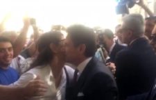 Il premier Conte a Foggia, accoglienza da stadio: “Non mollare” [VIDEO]