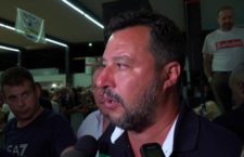 Salvini, raffica d’insulti social per aver aperto la crisi di governo: “Vergogna, hai tradito gli italiani, buffone”