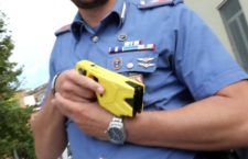 Taser contro un marocchino che ha aggredito i carabinieri. E’ la prima volta a Torino