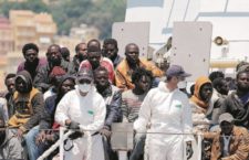 Coronavirus, decreto firmato da 4 ministri: Migranti da portare nei paesi delle navi che li soccorrono