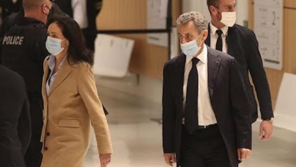 L’ex presidente francese Nicolas Sarkozy condannato a tre anni per corruzione